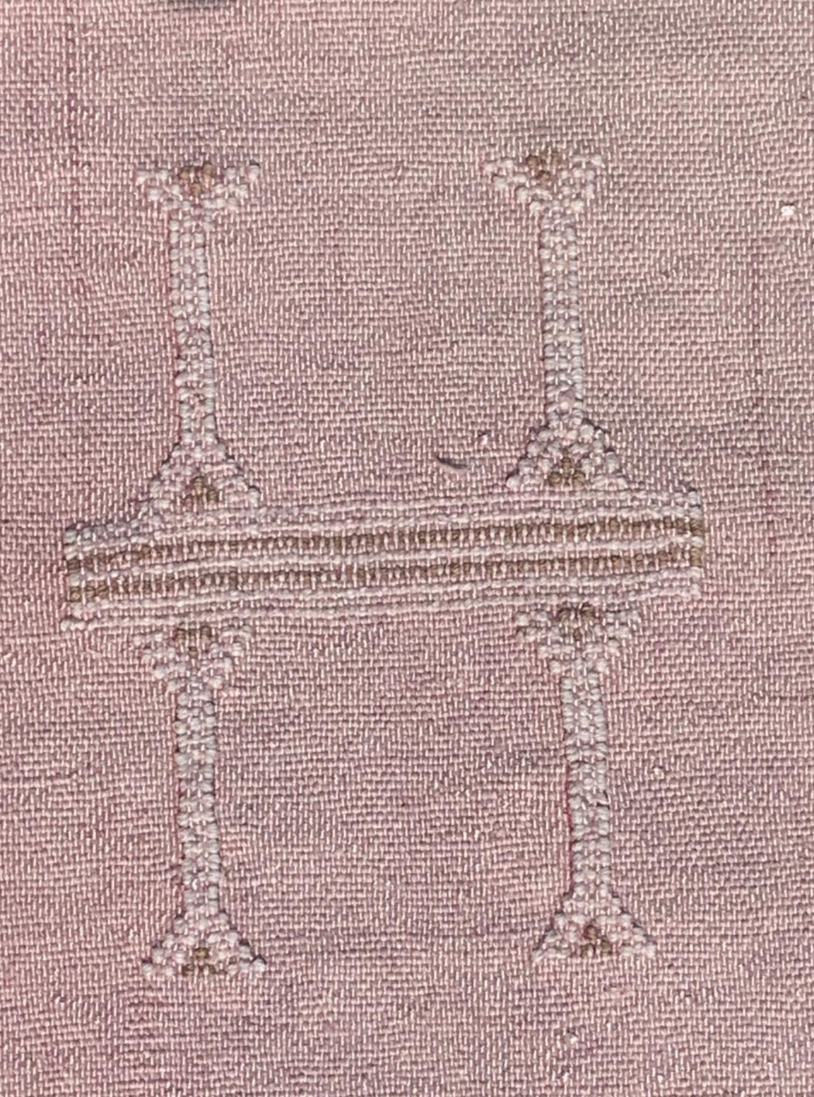 Housse de coussin Sabra rose nude en soie de cactus motifs Berbères Le souk de lili