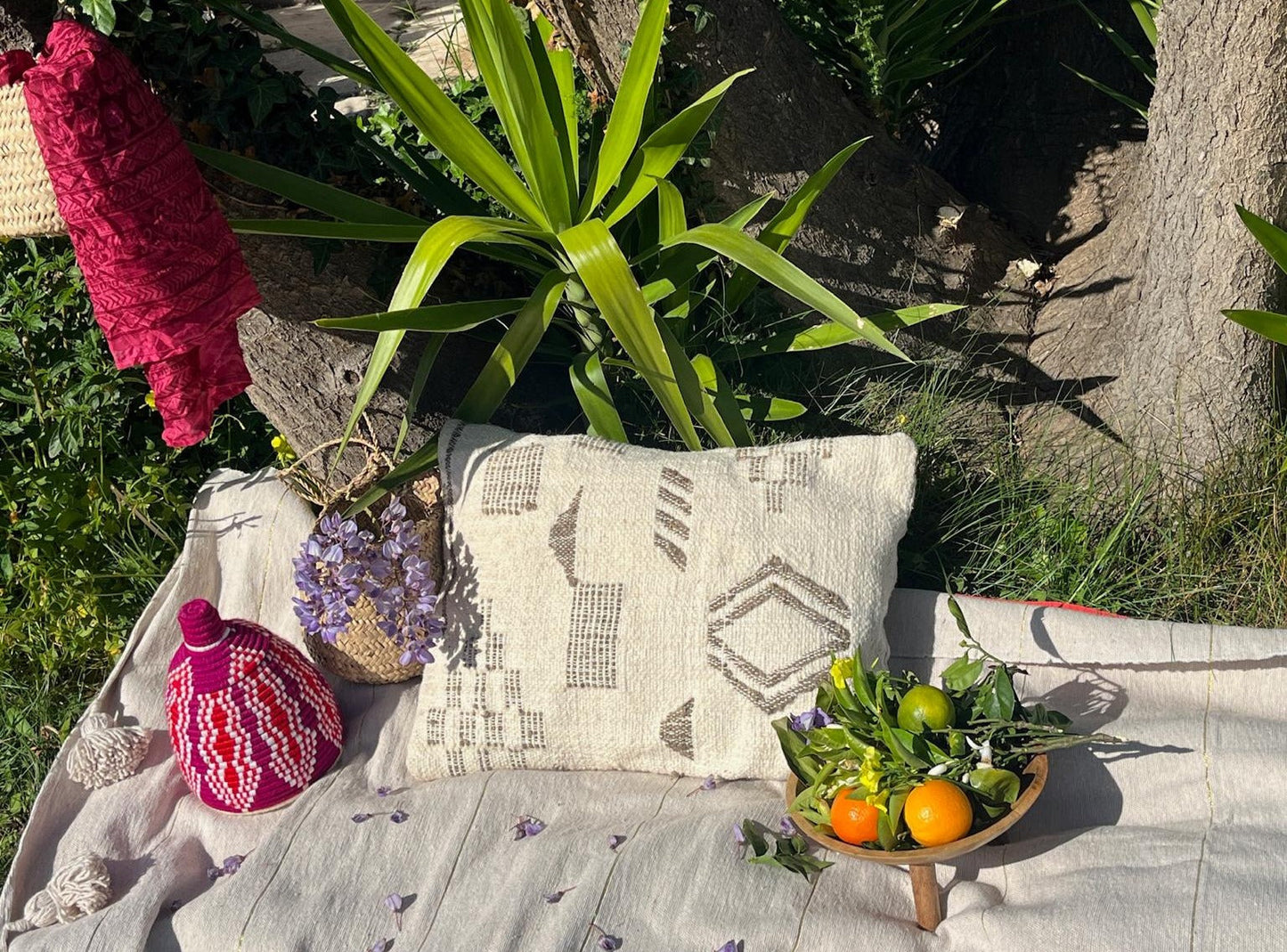 Housse de coussin Berbères "Zanafi" en laine Écru motifs Taupe Le souk de lili