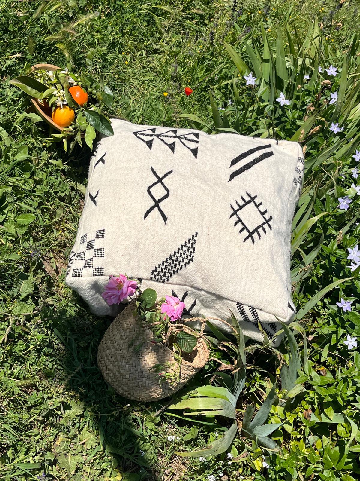Grand pouf Berbères Zanafi pure laine Le souk de lili