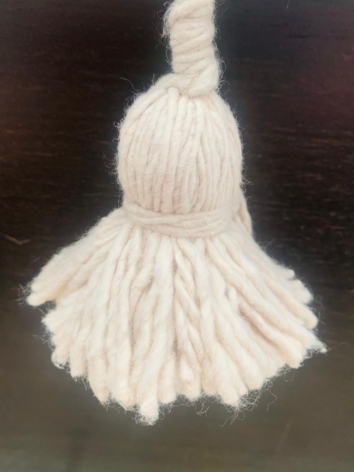 Grand plaid Berbères beige a rayures dorées avec pompons Le souk de lili