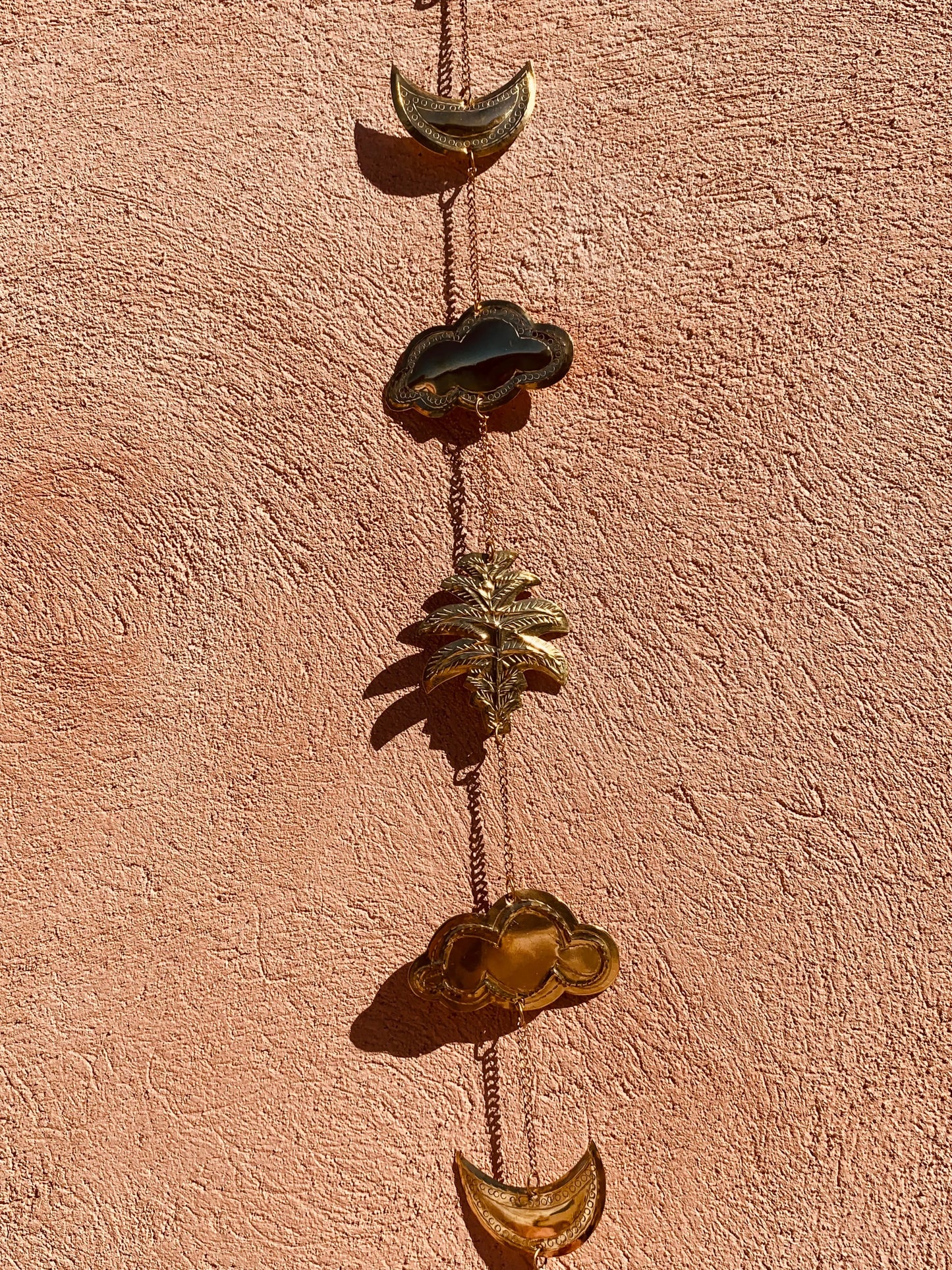 Guirlande en laiton doré (lunes, nuages, palmier) Le souk de lili