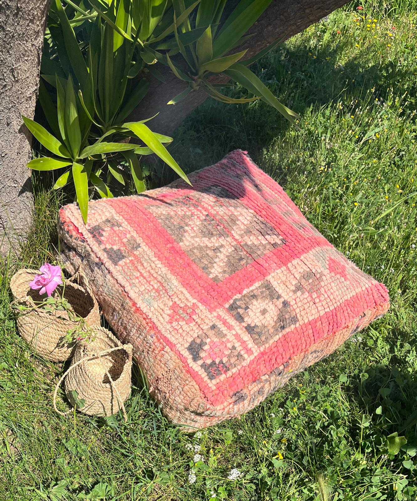 Grand pouf Berbères Boujaad en pure laine Le souk de lili