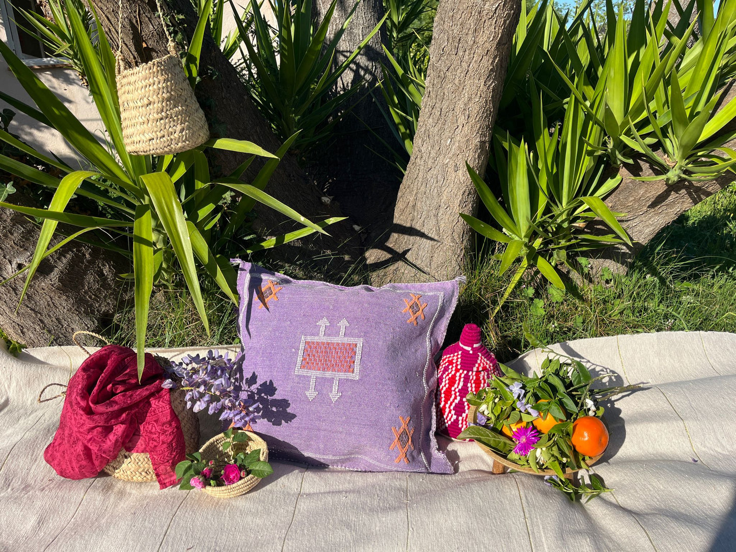 Housse de coussin Sabra violet en soie de cactus motifs Berbères Le souk de lili
