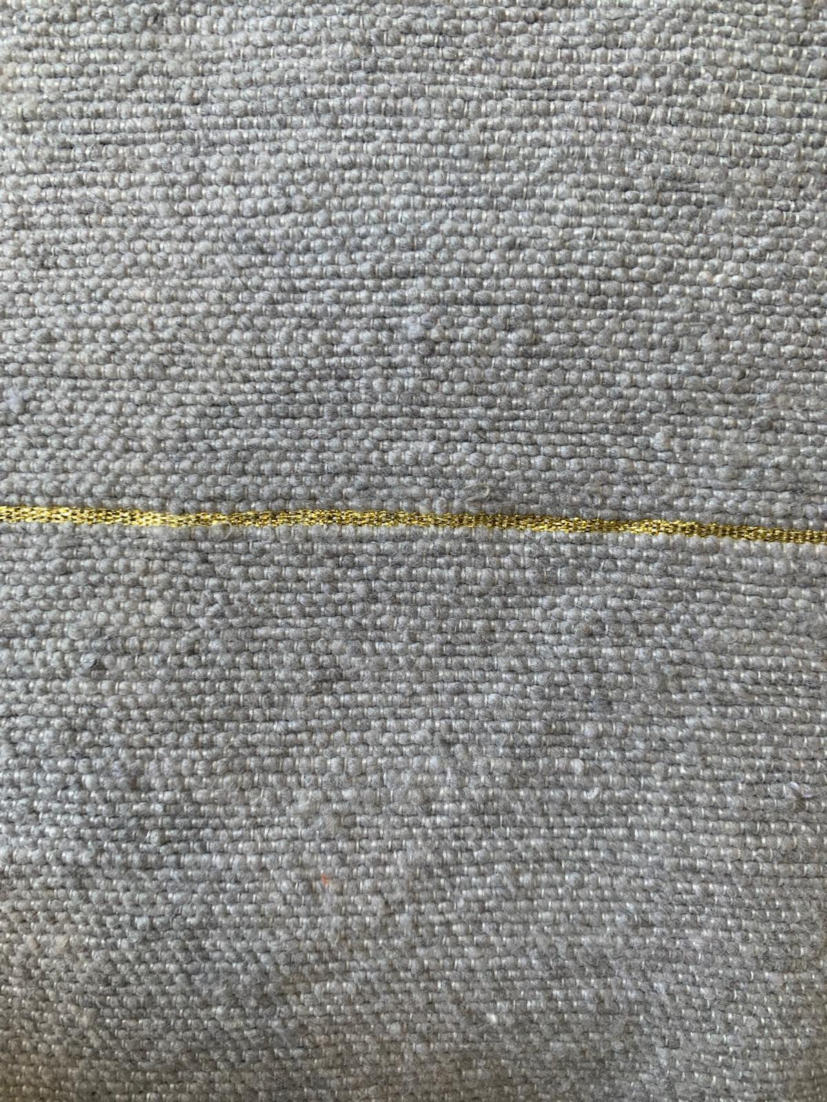 Grand plaid Berbères à rayures dorées avec pompons Le souk de lili